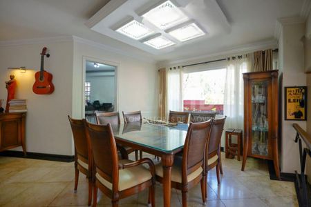 Casa à venda com 4 quartos, 345m² em Jardim Marajoara, São Paulo