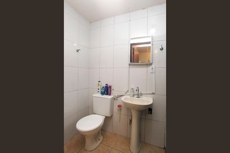 Banheiro de casa à venda com 2 quartos, 70m² em Santana, Porto Alegre
