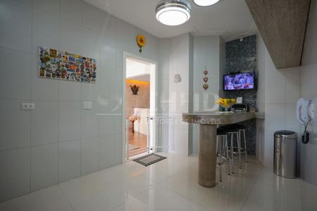 Casa à venda com 3 quartos, 216m² em Jardim Petropolis, São Paulo