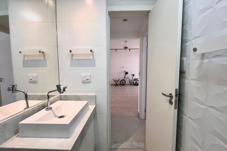 Apartamento para alugar com 120m², 3 quartos e sem vaga Apartamento para alugar com 120m², 3 quartos e sem vagaBanheiro social