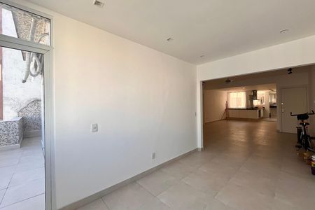 Apartamento para alugar com 120m², 3 quartos e sem vaga Apartamento para alugar com 120m², 3 quartos e sem vagaSala