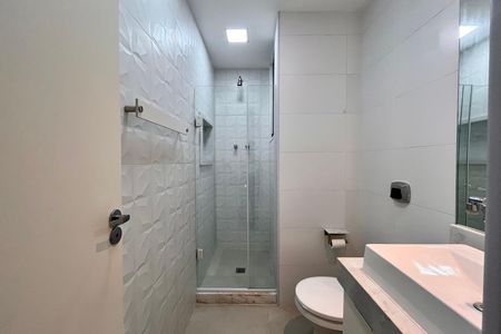 Apartamento para alugar com 120m², 3 quartos e sem vaga Apartamento para alugar com 120m², 3 quartos e sem vagaBanheiro social