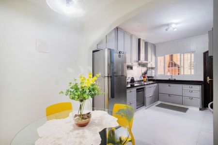 Casa à venda com 265m², 3 quartos e 3 vagas