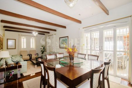 Casa à venda com 265m², 3 quartos e 3 vagas