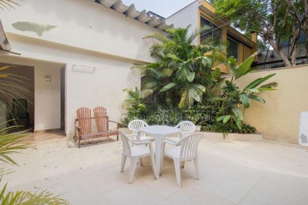 Casa à venda com 3 quartos, 265m² em Santo Amaro, São Paulo