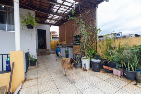 Casa à venda com 101m², 4 quartos e 3 vagas Casa à venda com 101m², 4 quartos e 3 vagasCasa 2 - Quintal e área de serviço