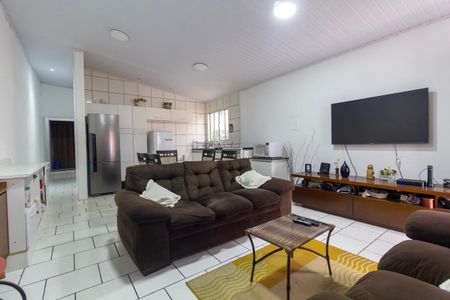 Casa à venda com 101m², 4 quartos e 3 vagas Casa à venda com 101m², 4 quartos e 3 vagasCasa 2 - Cozinha e área de serviço