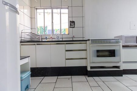 Casa à venda com 101m², 4 quartos e 3 vagas Casa à venda com 101m², 4 quartos e 3 vagasCasa 2 - Cozinha e área de serviço