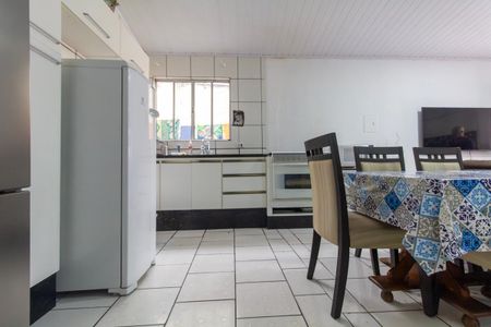 Casa à venda com 101m², 4 quartos e 3 vagas Casa à venda com 101m², 4 quartos e 3 vagasCasa 2 - Cozinha e área de serviço