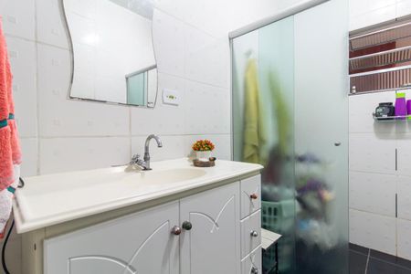 Casa à venda com 101m², 4 quartos e 3 vagas Casa à venda com 101m², 4 quartos e 3 vagasCasa 2 - Banheiro