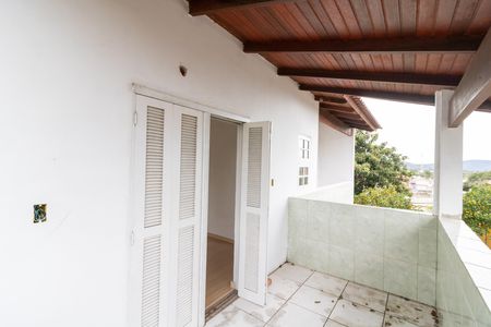 Sacada de casa à venda com 2 quartos, 140m² em Espírito Santo, Porto Alegre