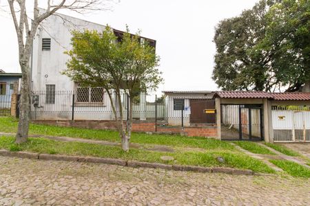 Casa à venda com 140m², 2 quartos e 2 vagas Casa à venda com 140m², 2 quartos e 2 vagasFachada