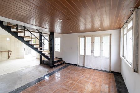 Casa à venda com 140m², 2 quartos e 2 vagas Casa à venda com 140m², 2 quartos e 2 vagasSala