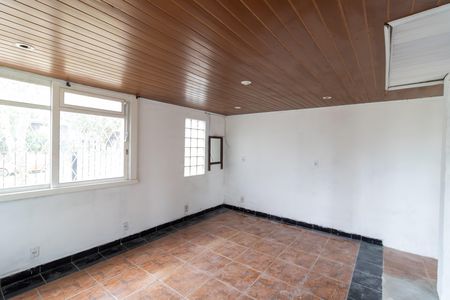 Casa à venda com 140m², 2 quartos e 2 vagas Casa à venda com 140m², 2 quartos e 2 vagasSala