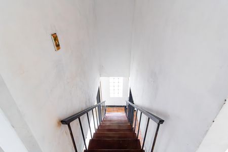 Casa à venda com 140m², 2 quartos e 2 vagas Casa à venda com 140m², 2 quartos e 2 vagasEscada