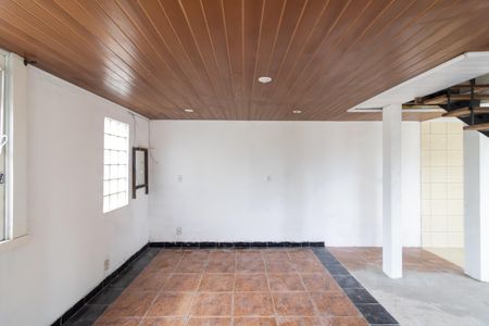 Casa à venda com 140m², 2 quartos e 2 vagas Casa à venda com 140m², 2 quartos e 2 vagasSala