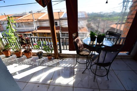 Casa à venda com 91m², 3 quartos e 2 vagasQuarto 2 - Sacada