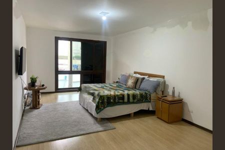 Casa à venda com 4 quartos, 500m² em Vila Tramontano, São Paulo