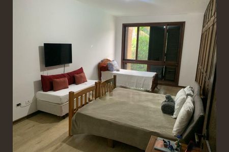 Casa à venda com 4 quartos, 500m² em Vila Tramontano, São Paulo
