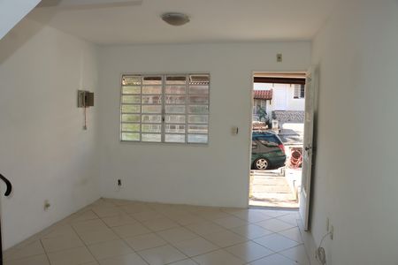 Casa de Condomínio para alugar com 2 quartos, 70m² em Vila Clara, Cotia