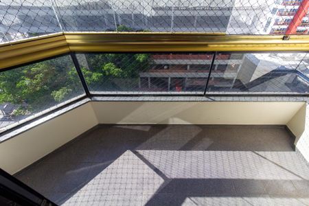 Apartamento à venda com 102m², 3 quartos e 1 vaga Apartamento à venda com 102m², 3 quartos e 1 vagaVaranda