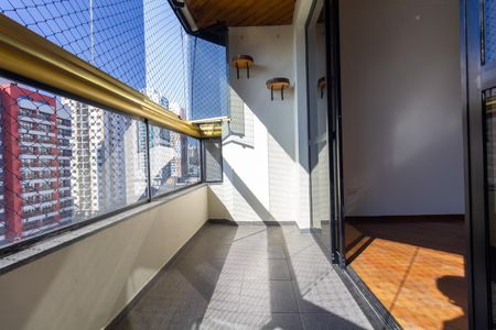 Apartamento à venda com 102m², 3 quartos e 1 vaga Apartamento à venda com 102m², 3 quartos e 1 vagaVaranda