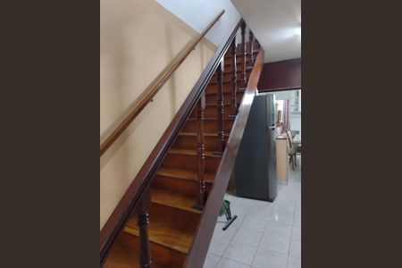 ESCADA INTERNA de casa à venda com 3 quartos, 186m² em Jardim D’abril, Osasco