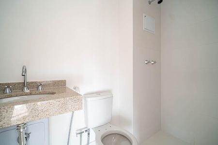 Banheiro de kitnet/studio para alugar com 1 quarto, 27m² em Consolação, São Paulo