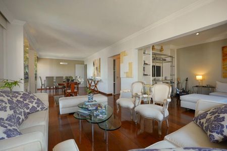 Apartamento à venda com 200m², 3 quartos e 3 vagas