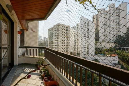 Apartamento à venda com 200m², 3 quartos e 3 vagas