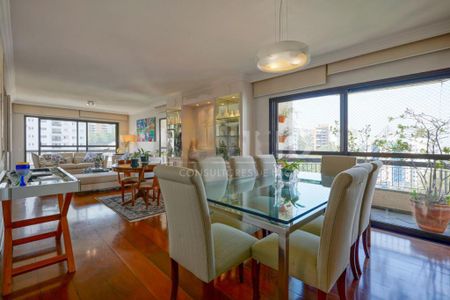 Apartamento à venda com 200m², 3 quartos e 3 vagas