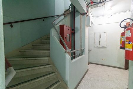 Apartamento para alugar com 92m², 3 quartos e sem vagaEscadas