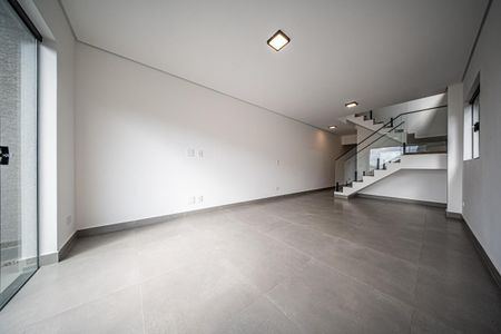 Casa à venda com 155m², 3 quartos e 4 vagas