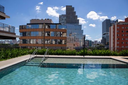 Studio para alugar com 25m², 1 quarto e sem vaga Studio para alugar com 25m², 1 quarto e sem vagaÁrea comum - Piscina Externa