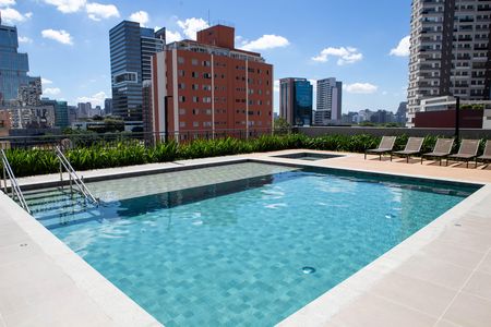 Studio para alugar com 25m², 1 quarto e sem vaga Studio para alugar com 25m², 1 quarto e sem vagaÁrea comum - Piscina Externa