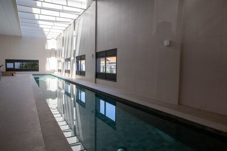 Studio para alugar com 25m², 1 quarto e sem vaga Studio para alugar com 25m², 1 quarto e sem vagaEspaço Comum - Piscina interna