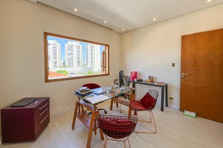 Casa à venda com 270m², 5 quartos e 3 vagas