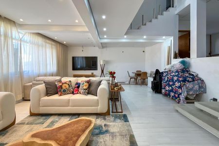 Casa à venda com 270m², 5 quartos e 3 vagas