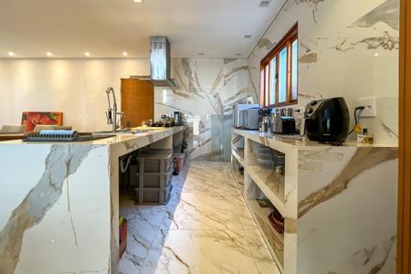 Casa à venda com 270m², 5 quartos e 3 vagas
