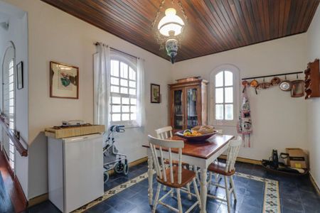 Casa à venda com 297m², 4 quartos e 3 vagas