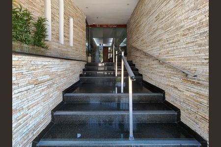 Apartamento à venda com 68m², 2 quartos e 1 vaga Apartamento à venda com 68m², 2 quartos e 1 vagaFachada e portaria