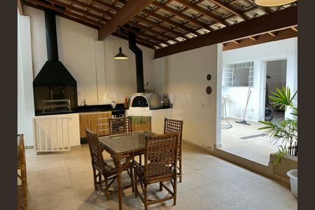 Casa à venda com 3 quartos, 230m² em Campo Belo, São Paulo