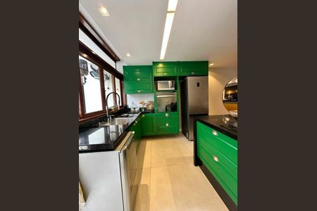 Casa à venda com 3 quartos, 200m² em Itaim Bibi, São Paulo