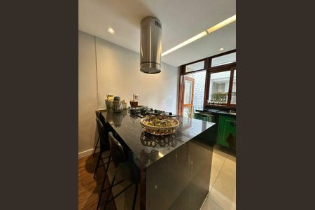 Casa à venda com 3 quartos, 200m² em Itaim Bibi, São Paulo