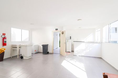 Apartamento para alugar com 38m², 2 quartos e sem vagaÁrea comum - Salão de festas