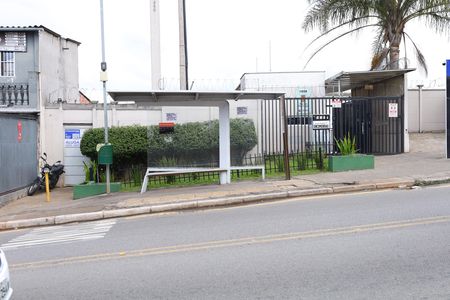 Apartamento para alugar com 38m², 2 quartos e sem vagaPlaca grande instalada na fachada do condomínio no dia 13.06.2026 - Código da placa: MURN-420