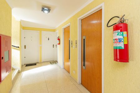 Apartamento à venda com 87m², 3 quartos e sem vaga Apartamento à venda com 87m², 3 quartos e sem vagaHall de Entrada Apartamento