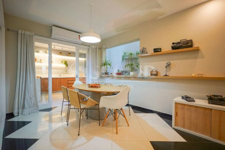 Casa à venda com 2 quartos, 137m² em Chácara Santo Antônio (Zona Sul), São Paulo