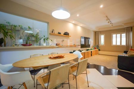 Casa à venda com 2 quartos, 137m² em Chácara Santo Antônio (Zona Sul), São Paulo