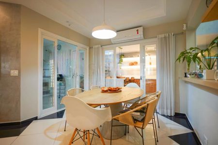 Casa à venda com 2 quartos, 137m² em Chácara Santo Antônio (Zona Sul), São Paulo